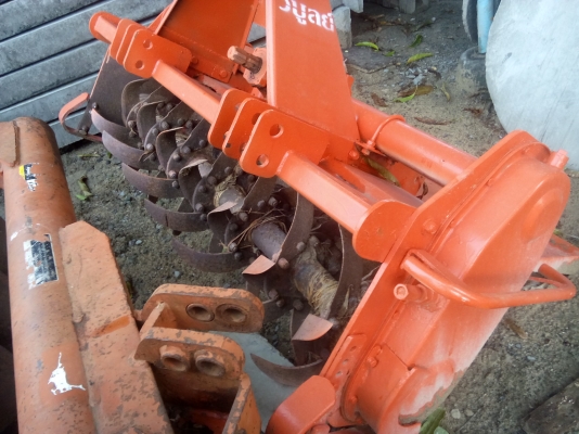 ขาย 190000 บาท พร้อมอุปกรณ์ 5 อย่าง หันหน้า หาง 5 โรตารี่ ผานขุดมัน ผานไถร่องอ้อย