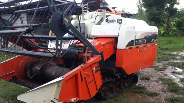 รถเช็คเรียบร้อย จากศูนย์คูโบต้าเจริญชัย ร้อยเอ็ด เติมน้ำมันลงนาเลย  พร้อมเทลเลอร์  ทะเบียนพร้อม พรบ.  รถนิ้วสปริง 54  วิ่ง 1,400 ชม.