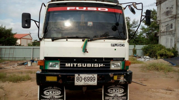 สิบล้อดั้ม มิตรซู FuSoไอ้หลง FN527MA195แรง 2เพา10สปีส สภาพดีสวยพร้อมใช้ ทะเบียนพร้อมโอน ราคาต่อรองได้ ครับท่าน