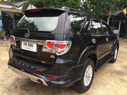TOYOTA  FORTUNER 3.0 ปี 2513  ขับ 2 ล้อ ราคา  880,000 บาท