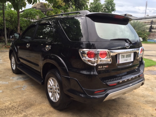 TOYOTA  FORTUNER 3.0 ปี 2513  ขับ 2 ล้อ ราคา  880,000 บาท