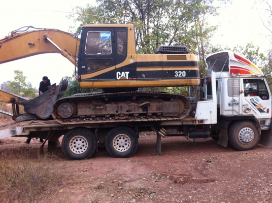 ขายแบคโฮ cat320v2พร้อมใช้งาน