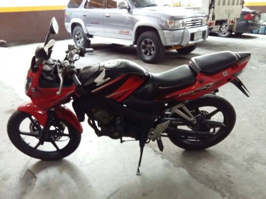 ขาย HONDA CBR 150 R ปี 50 ลายไฟโฉมสุดท้ายก่อนเป็นหัวฉีด เครื่องดีไม่หลวม ไม่มีควัน,ชุดสีไม่สวยมีรอยล้ม และรอยบุบที่ถัง เล่มพร้อมโอน