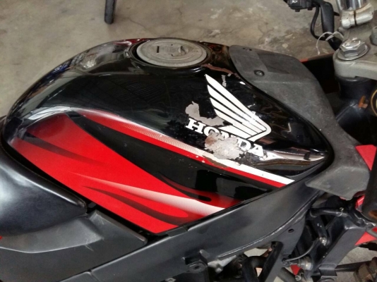 ขาย HONDA CBR 150 R ปี 50 ลายไฟโฉมสุดท้ายก่อนเป็นหัวฉีด เครื่องดีไม่หลวม ไม่มีควัน,ชุดสีไม่สวยมีรอยล้ม และรอยบุบที่ถัง เล่มพร้อมโอน