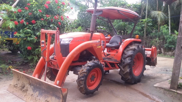 รถไถคูโบต้าL4708 พร้อมไช้งานสวยมากๆ  ขายใน  ราคา398000บาท รถอยู่วังบัว คลองขลุง กำแพงเพชร   มีไบมีดหน้าหนึ่งตราช้างคานโค้อัน โลตารี้ตราช้าง182เมตร.หนึ่งอัน สนใจสอบุถามได้ที่081 3655997 อำพร  พาเจริญ  ราคาต่อรองได้อีกนะครับ