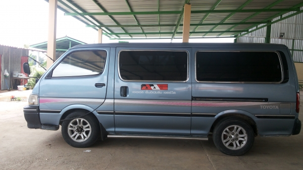 ขาย รถตู้ HIACE เครื่อง 2500 cc ติดแก๊ส เครื่องดี  สนใจ โทร. 061-8595850