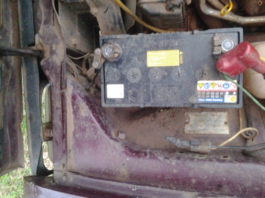 MAZDA น้อย ปี40 เบนซิน 5สปีด เครื่องดียอด คัชีสวย หัวพื้นไม่มีผุ รถได้เดิมสวยดี