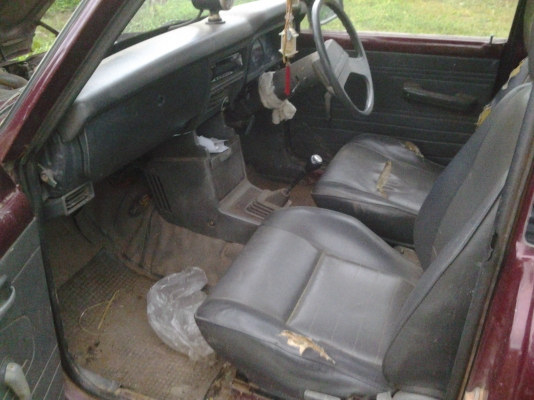 MAZDA น้อย ปี40 เบนซิน 5สปีด เครื่องดียอด คัชีสวย หัวพื้นไม่มีผุ รถได้เดิมสวยดี