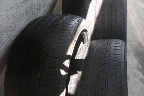 ยาง 225/45ZR18ปี13 สวยๆ 4 เส้น ราคา 3700 บาท