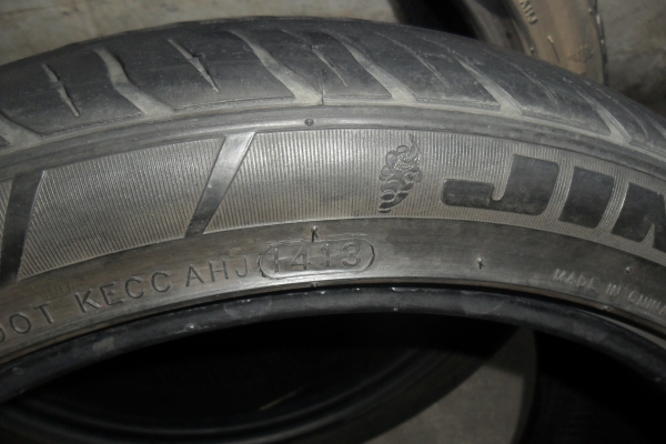 ยาง 225/45ZR18ปี13 สวยๆ 4 เส้น ราคา 3700 บาท