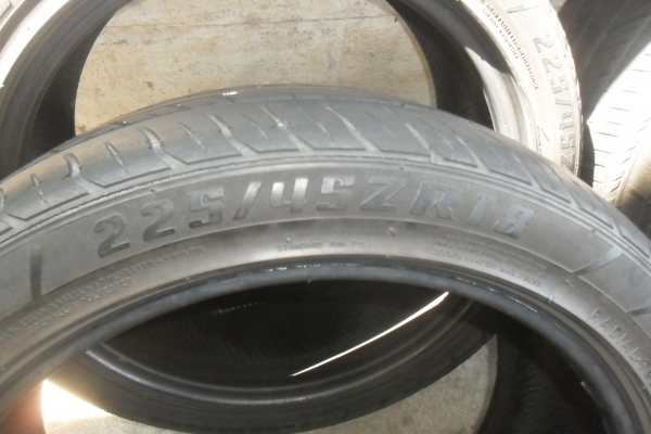 ยาง 225/45ZR18ปี13 สวยๆ 4 เส้น ราคา 3700 บาท