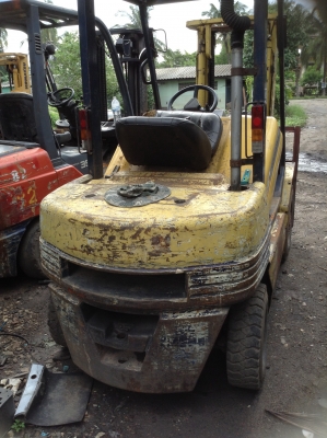 +++ ขายโฟล์คลิฟท์  KOMATSU FD30-11  ขนาด  3  ตัน  (ขายตามสภาพ  รถพร้อมใช้)  เครื่องยนต์ดีเซล  เสา  3  เมตร  เกียร์ธรรมดา  งา 1,070  มม.  ยางตัน