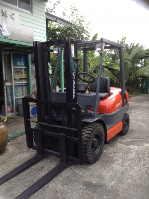 +++ ขายโฟล์คลิฟท์  TOYOTA 6FD25  ขนาด  2.5  ตัน  เครื่องยนต์ดีเซล 2Z  เสา  3  เมตร  เกียร์ธรรมดา  งา 1,070  มม.  ยางตันใหม่ครับ