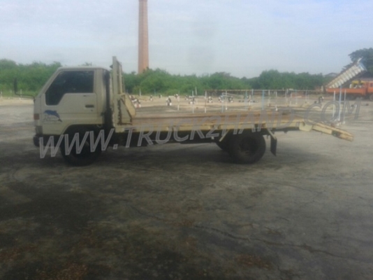 HINO 6 ล้อ ดูโทร่ เป็นพื้นเรียบท้ายลาด 4 สูบ เทอรโบ 135 แรงม้า