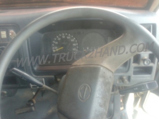 HINO 6 ล้อ ดูโทร่ เป็นพื้นเรียบท้ายลาด 4 สูบ เทอรโบ 135 แรงม้า