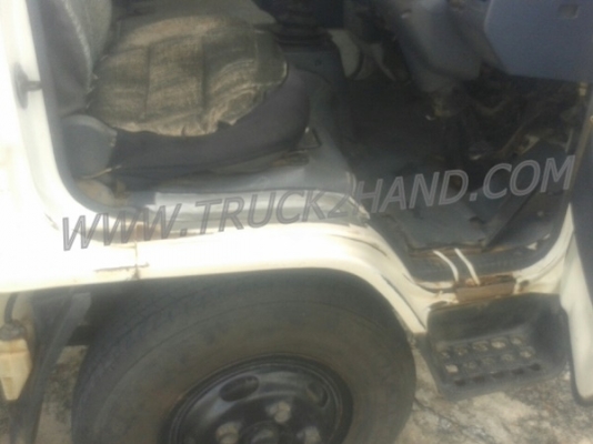 HINO 6 ล้อ ดูโทร่ เป็นพื้นเรียบท้ายลาด 4 สูบ เทอรโบ 135 แรงม้า