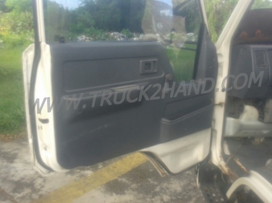 HINO 6 ล้อ ดูโทร่ เป็นพื้นเรียบท้ายลาด 4 สูบ เทอรโบ 135 แรงม้า