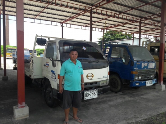 HINO 6 ล้อ ดูโทร่ เป็นพื้นเรียบท้ายลาด 4 สูบ เทอรโบ 135 แรงม้า