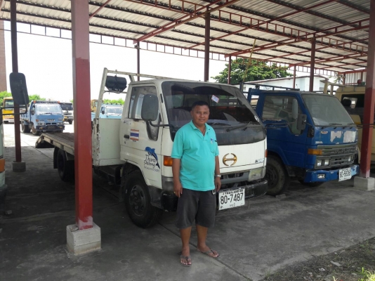 HINO 6 ล้อ ดูโทร่ เป็นพื้นเรียบท้ายลาด 4 สูบ เทอรโบ 135 แรงม้า