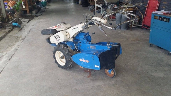 รถพรวนดินเดินตาม ISEKI  รุ่น KS552 ขนาด 5 แรง เก่าญี่ปุ่น  เครื่องยนต์ติดง่าย  สภาพสวยพร้อมใช้งาน