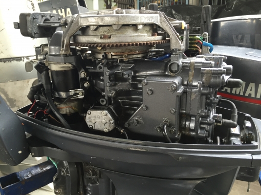 ขายyamaha40 แรงสองจังหวะสตาร์ทไฟฟ้าหางสั้น