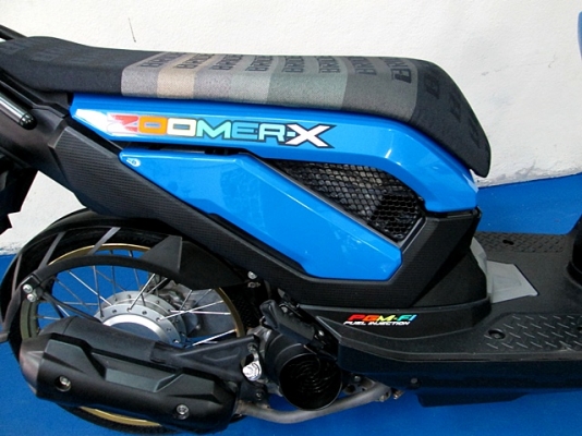 zoomer x สีน้ำเงินดำ ( ล้อ DID ) เบาะผ้าบาย รถเดือน มีนาคม ปี 58 ไมล์ 5 พันโล สีสวยทั้งคัน ฟรีโอน แถม 4 รายการ 37900