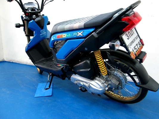 zoomer x สีน้ำเงินดำ ( ล้อ DID ) เบาะผ้าบาย รถเดือน มีนาคม ปี 58 ไมล์ 5 พันโล สีสวยทั้งคัน ฟรีโอน แถม 4 รายการ 37900