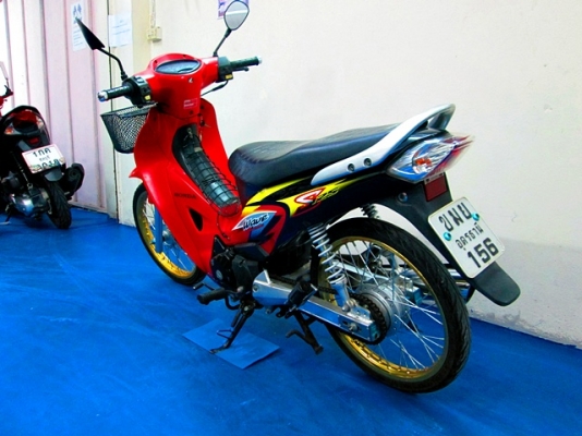 wave 125 s คาร์บู รุ่นอมตะ ( สต๊าทมือ ) สีดำแดง เครื่องเดิมๆจากศูนย์ สภาพแห้งๆ ระบบไฟไมล์เดิมใช้ได้ปรกติทุกอย่าง 22900
