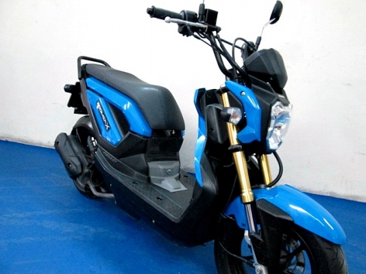 ZOOMER สีนํ้าเงิน สียอดนิยม รถเดือน ตุลาคม ปี 56 ไมล์ 7 พันโล โปรโมชั่น แถม 3 รายการ 34900