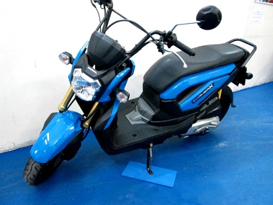 ZOOMER สีนํ้าเงิน สียอดนิยม รถเดือน ตุลาคม ปี 56 ไมล์ 7 พันโล โปรโมชั่น แถม 3 รายการ 34900