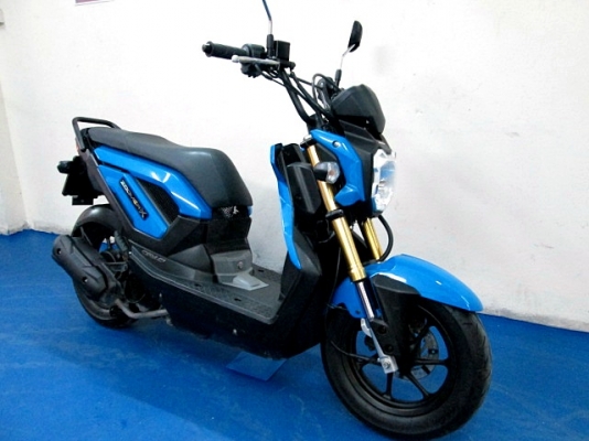 ZOOMER สีนํ้าเงิน สียอดนิยม รถเดือน ตุลาคม ปี 56 ไมล์ 7 พันโล โปรโมชั่น แถม 3 รายการ 34900