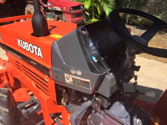ขายรถไถ Kubota L2605 (4WD) รถ2เพลา พร้อมใบมีดและผานพรวนช้าง รถพร้อมใช้งาน