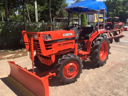 ขายรถไถ Kubota L2605 (4WD) รถ2เพลา พร้อมใบมีดและผานพรวนช้าง รถพร้อมใช้งาน