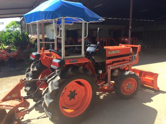 ขายรถไถ Kubota L2605 (4WD) รถ2เพลา พร้อมใบมีดและผานพรวนช้าง รถพร้อมใช้งาน
