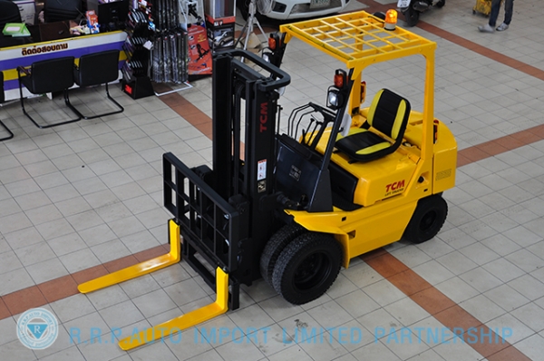 ขายรถโฟล์คลิฟท์มือสอง TCM รุ่น FD25Z1  ราคา 245,000 บาท นำเข้าจากประเทศญี่ปุ่น 100\% ไม่เคยใช้งานในประเทศไทย