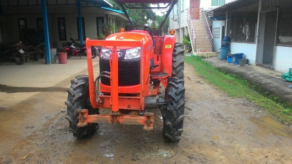 ขายรถไถ KUBOTA L4708 สภาพดีเดิมๆพร้อมใช้งาน อุปกรณ์ 2 ชิ้นมีพร้อมดันหน้า และ หลัง