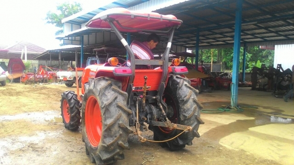 ขายรถไถ KUBOTA L4708 สภาพดีเดิมๆพร้อมใช้งาน อุปกรณ์ 2 ชิ้นมีพร้อมดันหน้า และ หลัง