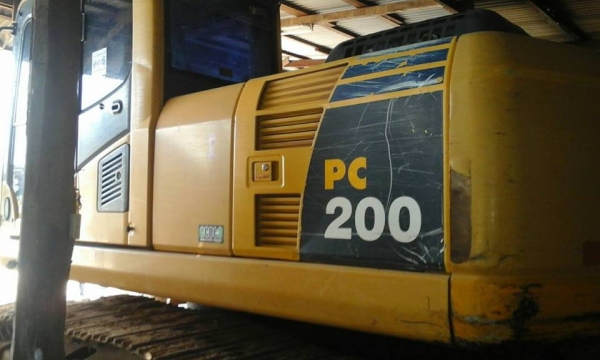 ขายรถขุดkomatsu pc200-8 ปี55 สภาพสวย ทำงาน8พัน ชม. ช่วงล่างเต็มเอวแน่นเครื่องเดิม สภาพลงงานเลย