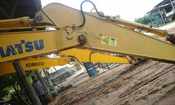 ขายรถขุดkomatsu pc200-8 ปี55 สภาพสวย ทำงาน8พัน ชม. ช่วงล่างเต็มเอวแน่นเครื่องเดิม สภาพลงงานเลย