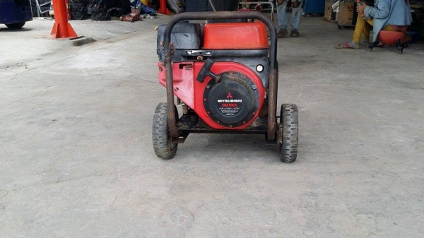 ปั๊มฉีดยาเก่าญี่ปุ่น MITSUBISHI  รุ่น GM180-L  ขนาด 4 แรง สภาพดี เครื่องพร้อมใช้งาน