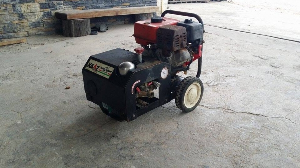 ปั๊มฉีดยาเก่าญี่ปุ่น MITSUBISHI  รุ่น GM180-L  ขนาด 4 แรง สภาพดี เครื่องพร้อมใช้งาน