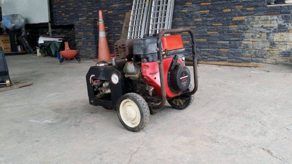 ปั๊มฉีดยาเก่าญี่ปุ่น MITSUBISHI  รุ่น GM180-L  ขนาด 4 แรง สภาพดี เครื่องพร้อมใช้งาน