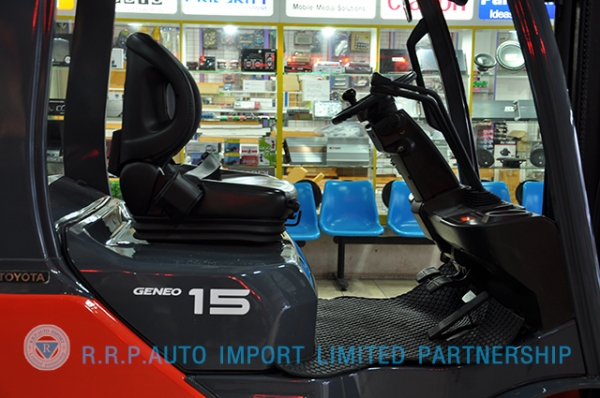 ขายรถโฟล์คลิฟท์มือสอง TOYOTA รุ่น 8FGL15 ราคา 265,000 บาท นำเข้าจากประเทศญี่ปุ่น 100\% ไม่เคยใช้งานในไทย