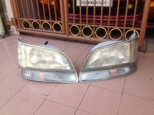 ไฟหน้า TOYOTA HIACE ของเก่าญี่ปุ่นเเท้สภาพตามรูปคู่ละ