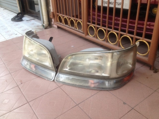 ไฟหน้า TOYOTA HIACE ของเก่าญี่ปุ่นเเท้สภาพตามรูปคู่ละ