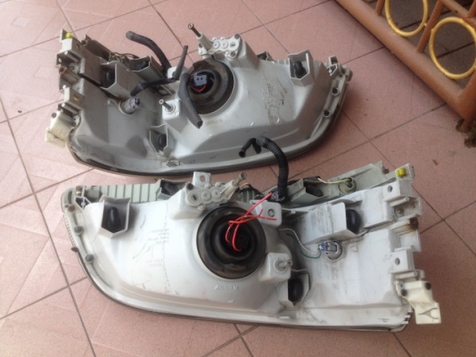 ไฟหน้า TOYOTA HIACE ของเก่าญี่ปุ่นเเท้สภาพตามรูปคู่ละ