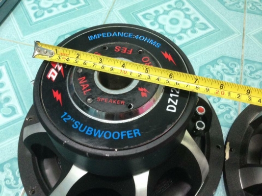 ซับ12นิ้ว DZ มือสองว้อยคู่โครงหล่อแม่เหล็กสองก้อน180/ว้อย3&quot; สภาพสวย โมใหม่หมด มีไฟรอบสีฟ้า ใช้งานปกติ เบสแน่นๆ ขายคู่ละ 2950 บาท สนใจ0892425454 อยู่สระบุรี