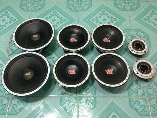 ขายเหมายกกอง 2200 บาท  8&quot;sak โครงตัน 1คู่ 6.5&quot;โปรพลัส 2คู่ แหลม 1คู่ ใช้งานปกติเสียงดี มีไฟรอบติดทุกอัน สนใจ0892425454 อยู่สระบุรี