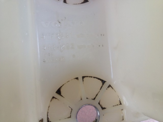 กระปุกฉีดน้ำฝน VOLVO V70 เก่าญี่ปุ่นสภาพสวย