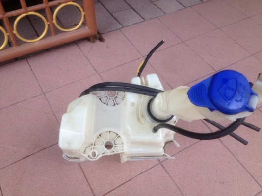 กระปุกฉีดน้ำฝน VOLVO V70 เก่าญี่ปุ่นสภาพสวย